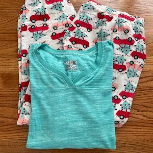 Muk Luks holiday PJs size XL